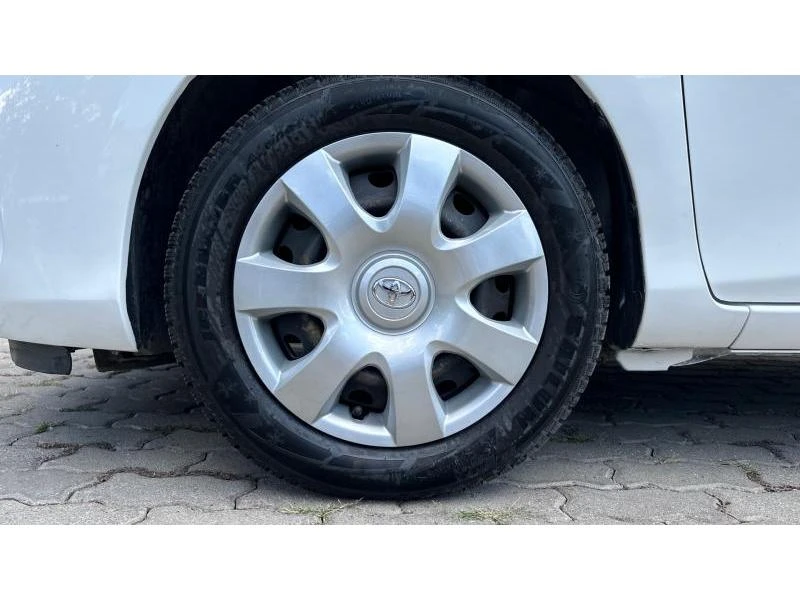 Toyota Yaris, снимка 16 - Автомобили и джипове - 47303969