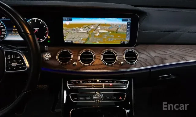Mercedes-Benz E 300 4 MATIC /BURMESTER /360 КАМЕРИ /ОБДУХВАНЕ /HEAD UP, снимка 13 - Автомобили и джипове - 55492972