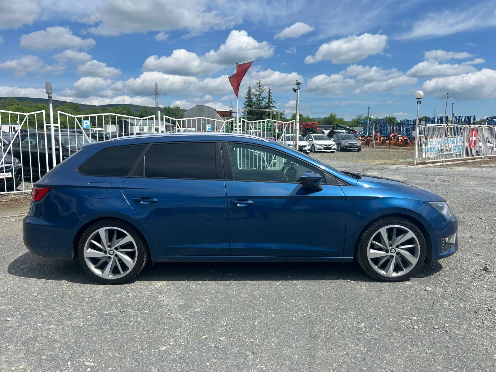 Seat Leon   FR / БЕНЗИН - ГАЗ / ВСИЧКИ ЕКСТРИ / ДИСТРОНИК  - изображение 4