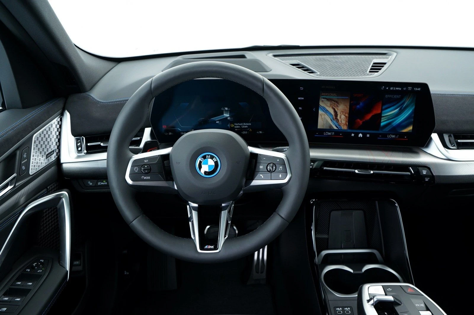 BMW iX2 xDRIVE 30 HEAD UP NAVI PANO 360 CAMERA - изображение 7