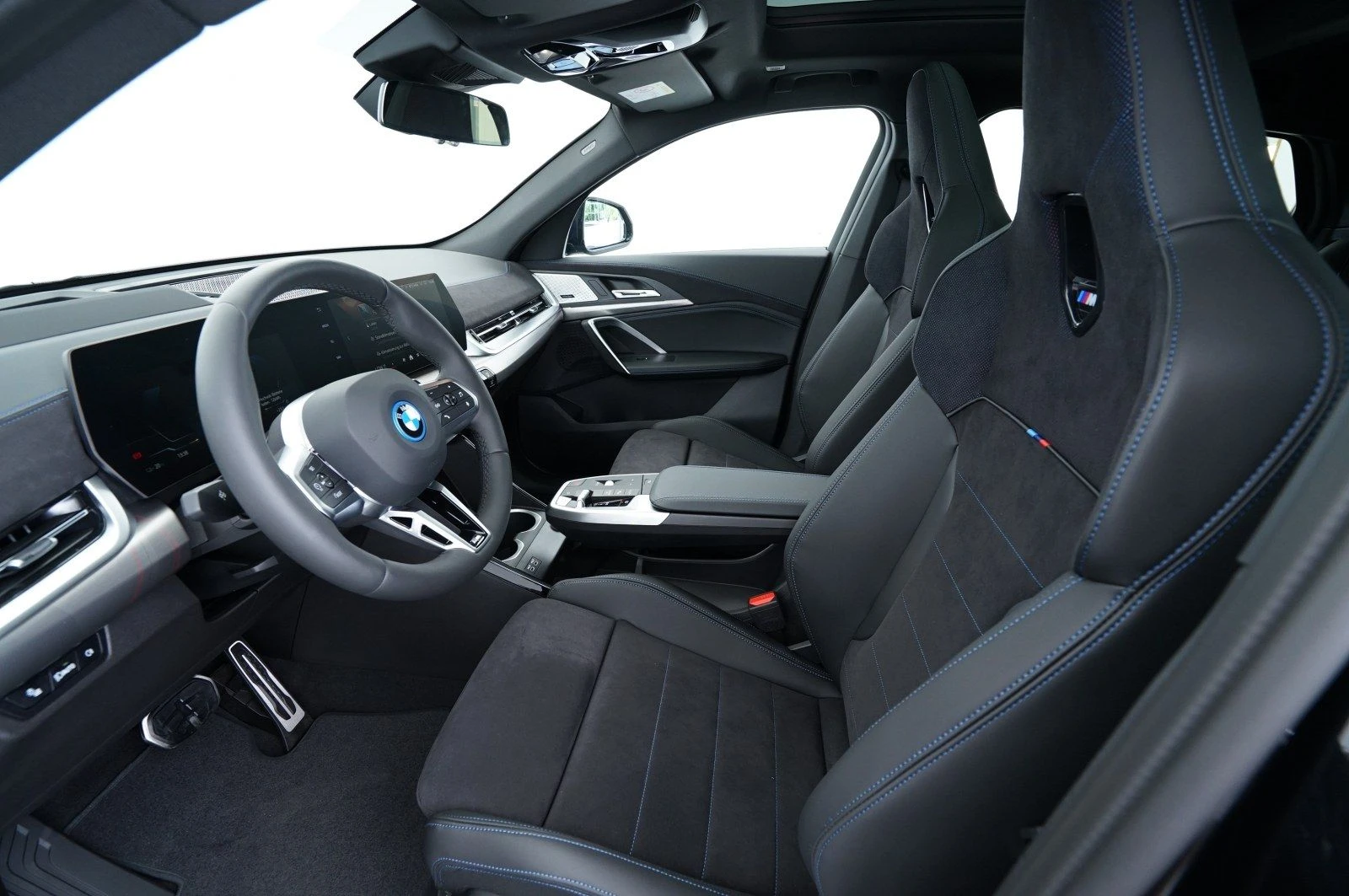 BMW iX2 xDRIVE 30 HEAD UP NAVI PANO 360 CAMERA - изображение 5