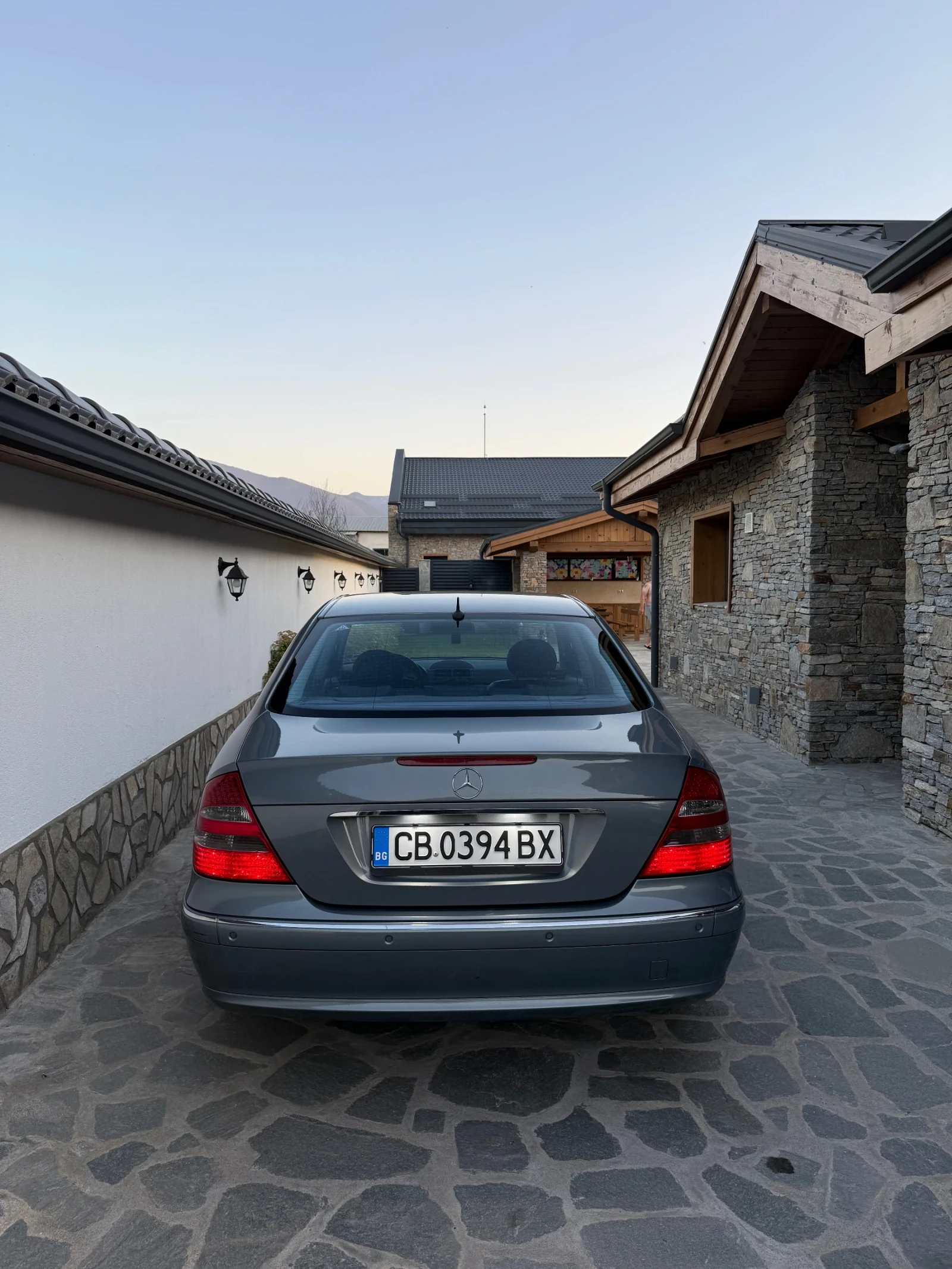 Mercedes-Benz E 320  - изображение 3