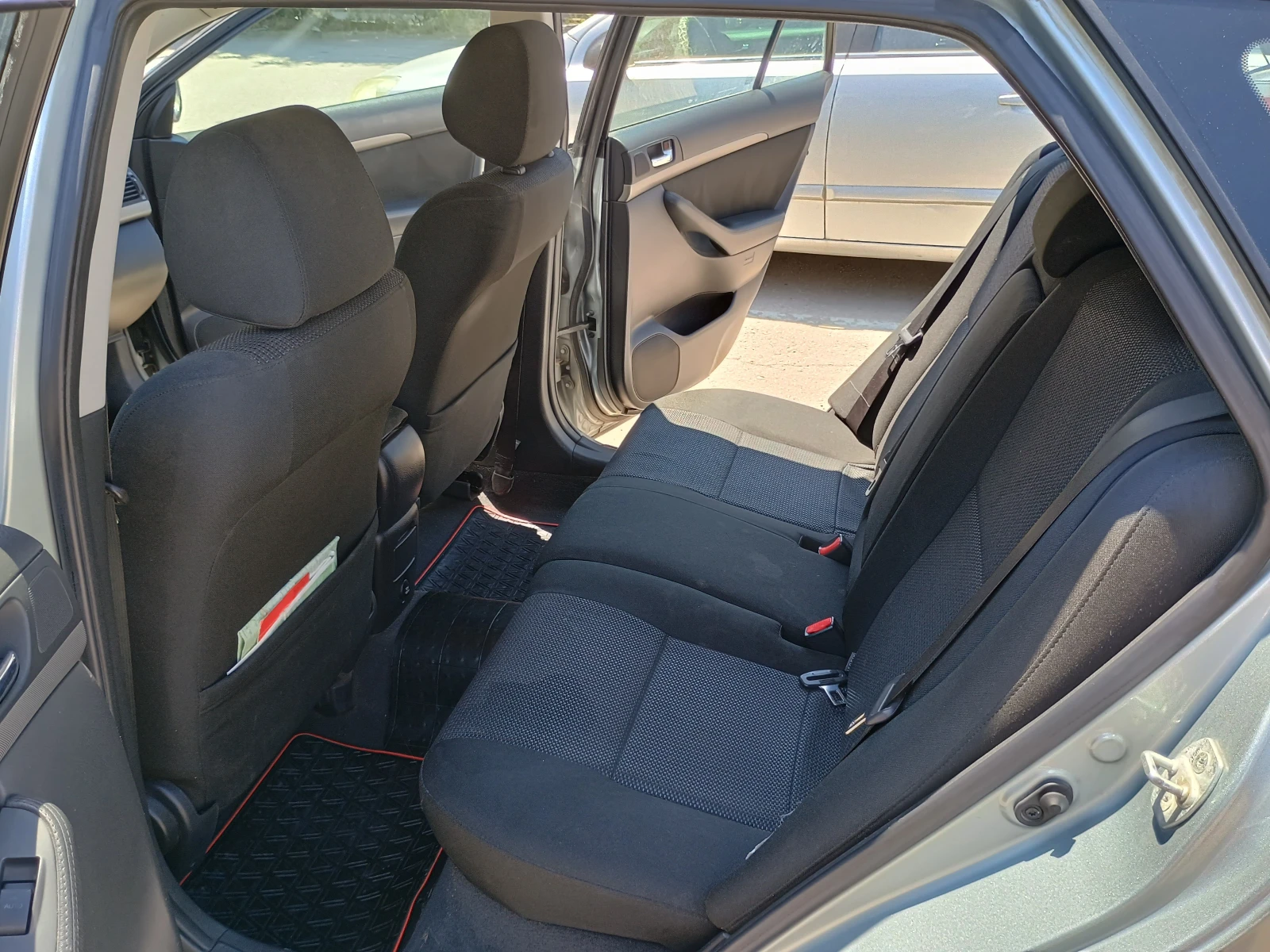 Toyota Avensis  - изображение 7