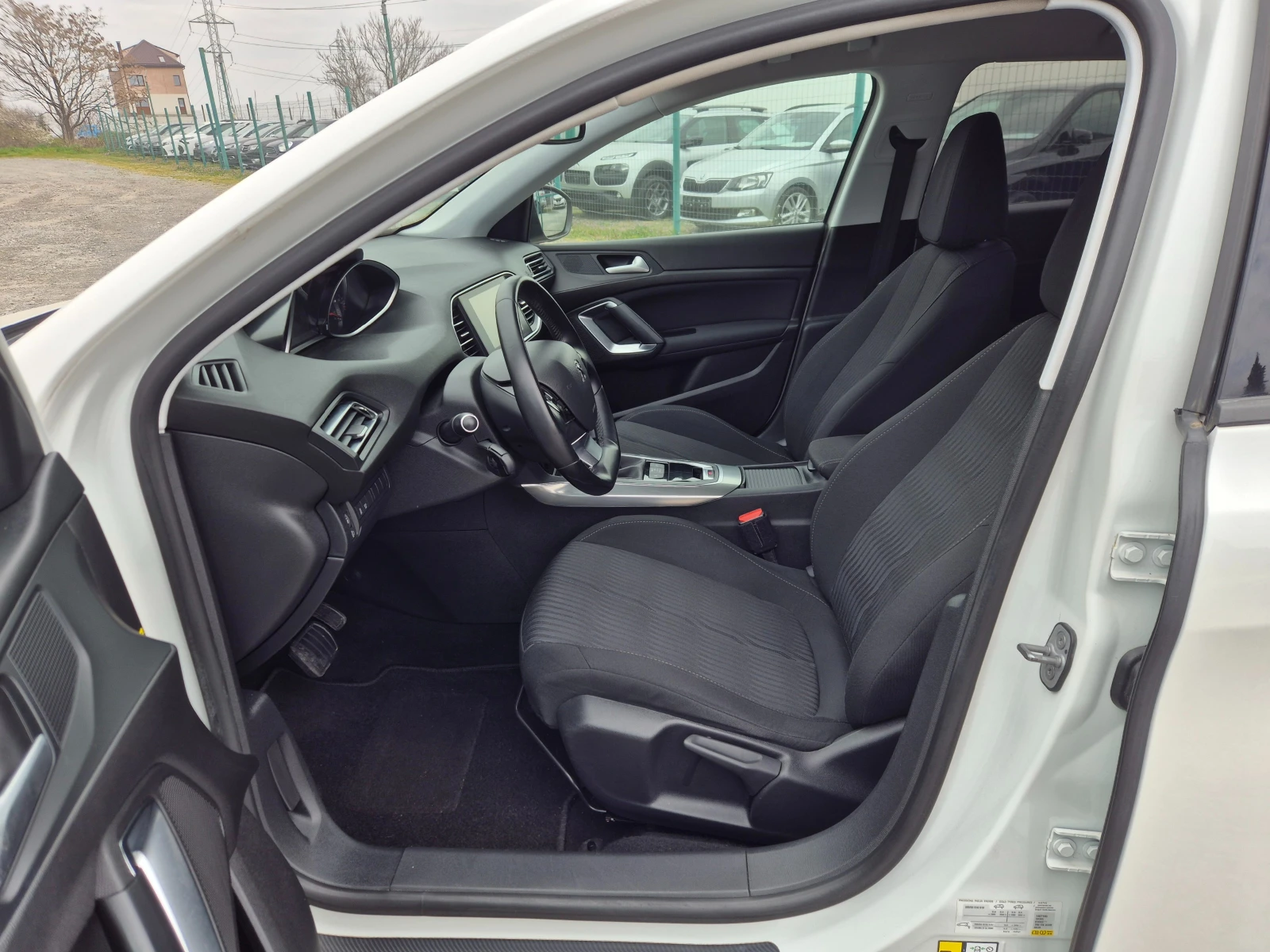 Peugeot 308 2.0HDI Автомат 150кс, снимка 13 - Автомобили и джипове - 51970264