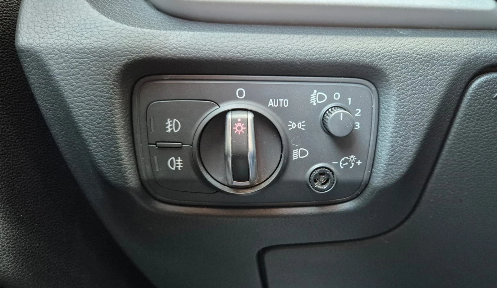 Audi A3 1.6 TDI, снимка 16 - Автомобили и джипове - 53710599