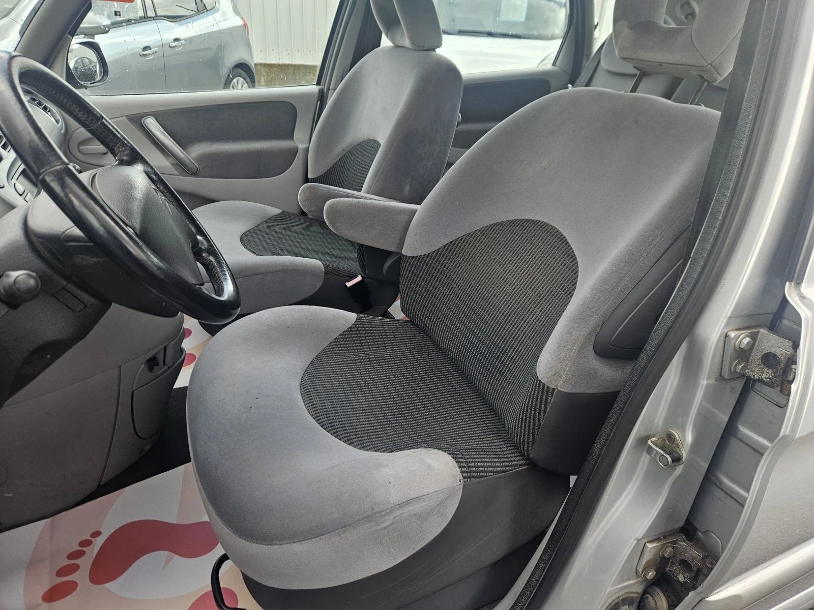 Citroen Xsara picasso 1.6I, снимка 6 - Автомобили и джипове - 54092617