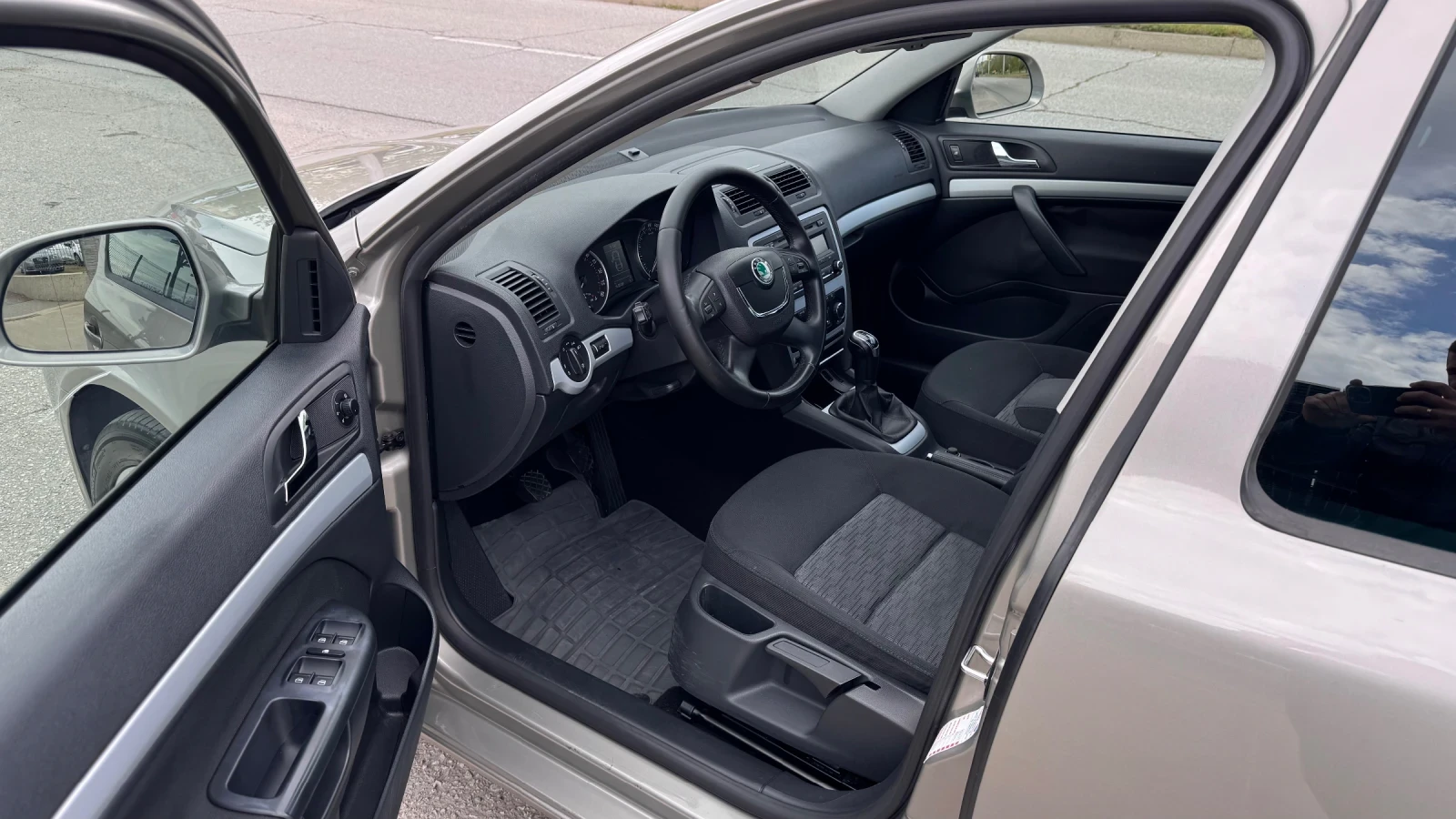 Skoda Octavia 1.6TDI 105кс , снимка 11 - Автомобили и джипове - 54389721