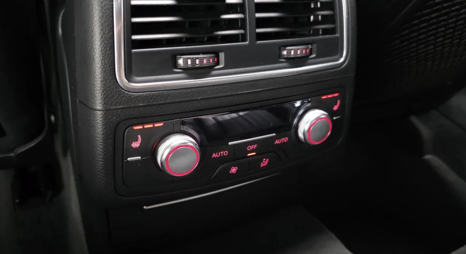 Audi Rs7 АВТОКРЕДИТ* CERAMIC* HEAD-UP* BANG&OLFSEN* , снимка 15 - Автомобили и джипове - 54780324