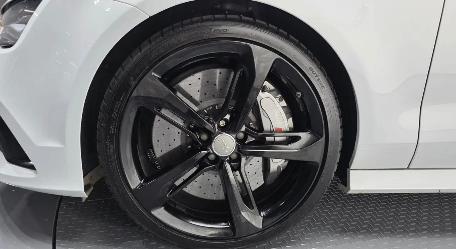 Audi Rs7 АВТОКРЕДИТ* CERAMIC* HEAD-UP* BANG&OLFSEN* , снимка 3 - Автомобили и джипове - 54780324