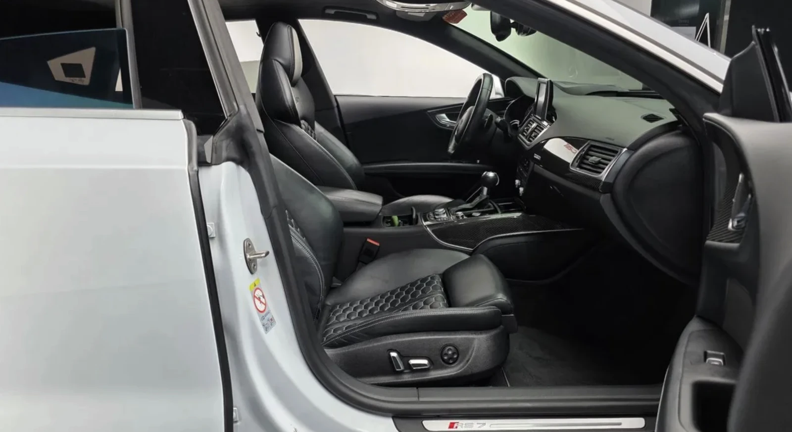 Audi Rs7 АВТОКРЕДИТ* CERAMIC* HEAD-UP* BANG&OLFSEN* , снимка 9 - Автомобили и джипове - 54780324
