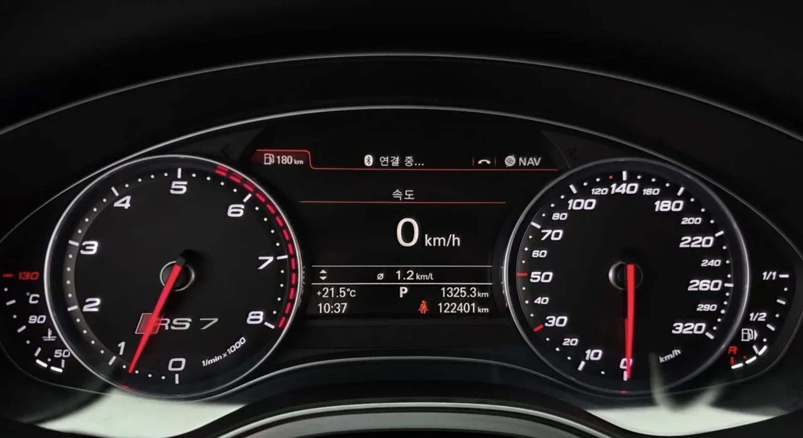 Audi Rs7 АВТОКРЕДИТ* CERAMIC* HEAD-UP* BANG&OLFSEN* , снимка 6 - Автомобили и джипове - 54780324