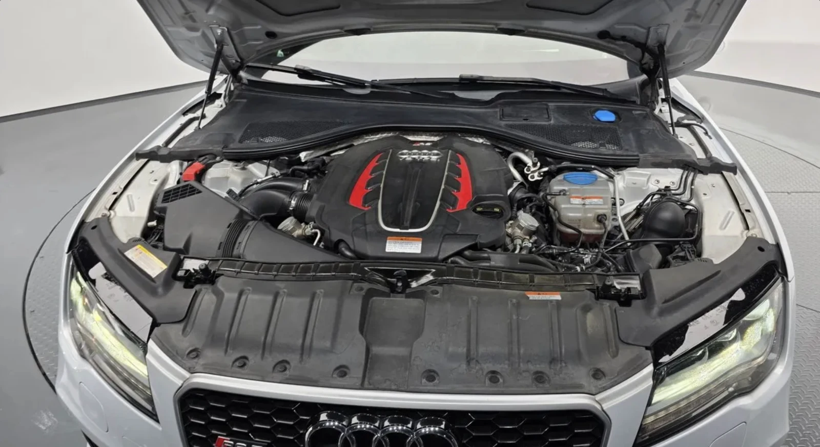 Audi Rs7 АВТОКРЕДИТ* CERAMIC* HEAD-UP* BANG&OLFSEN* , снимка 4 - Автомобили и джипове - 54780324