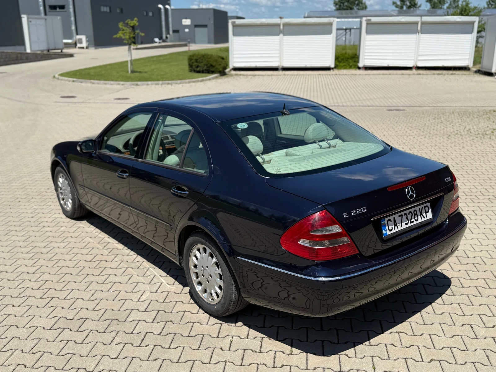 Mercedes-Benz E 220, снимка 13 - Автомобили и джипове - 54901071