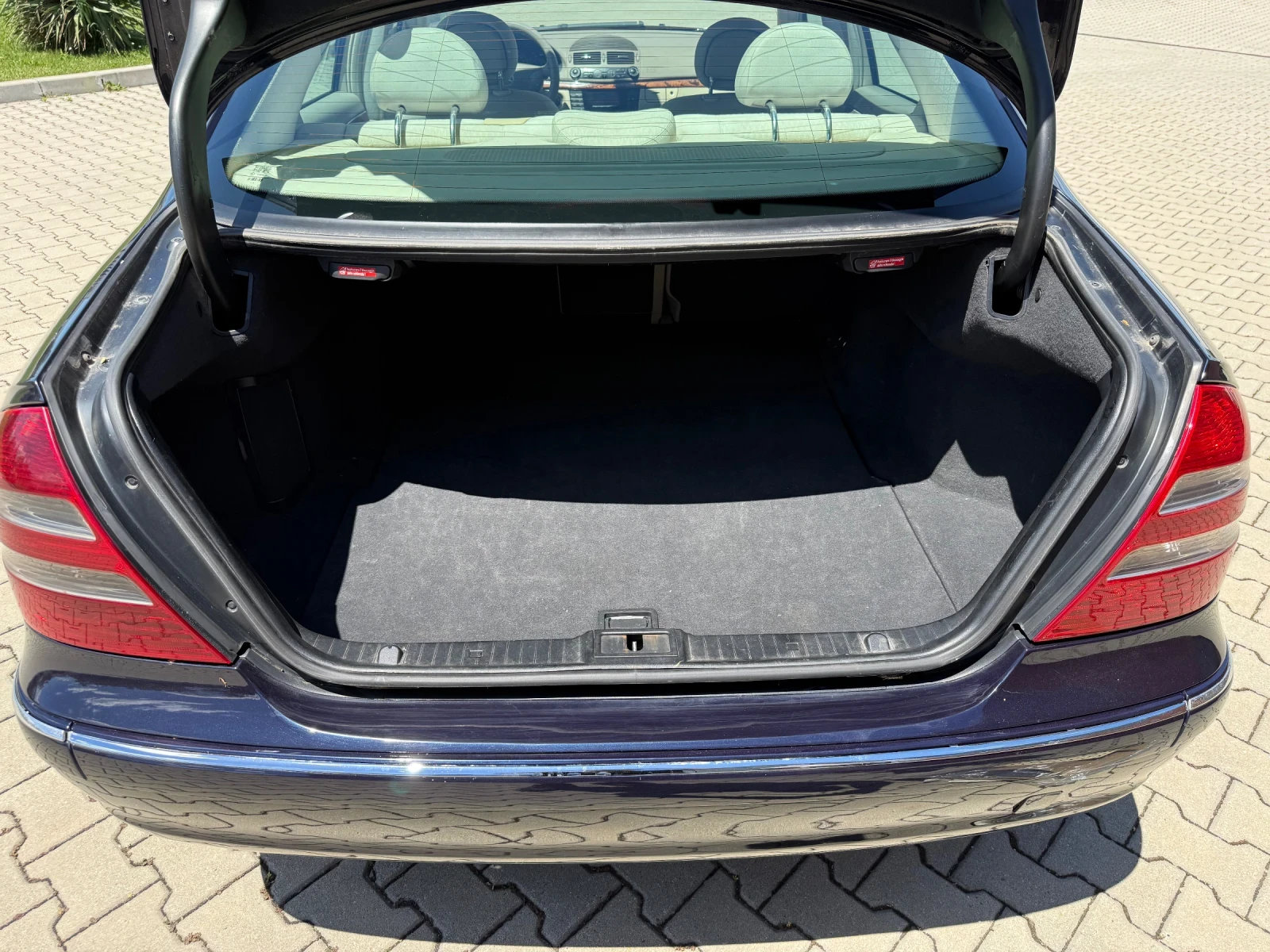 Mercedes-Benz E 220, снимка 12 - Автомобили и джипове - 54901071