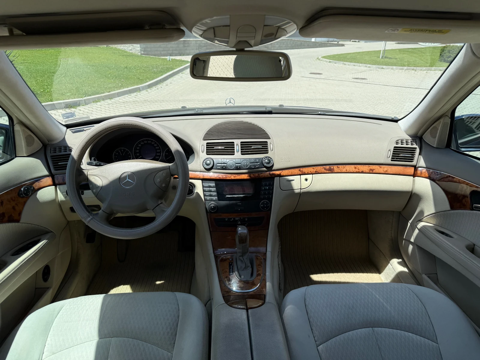 Mercedes-Benz E 220, снимка 8 - Автомобили и джипове - 54901071