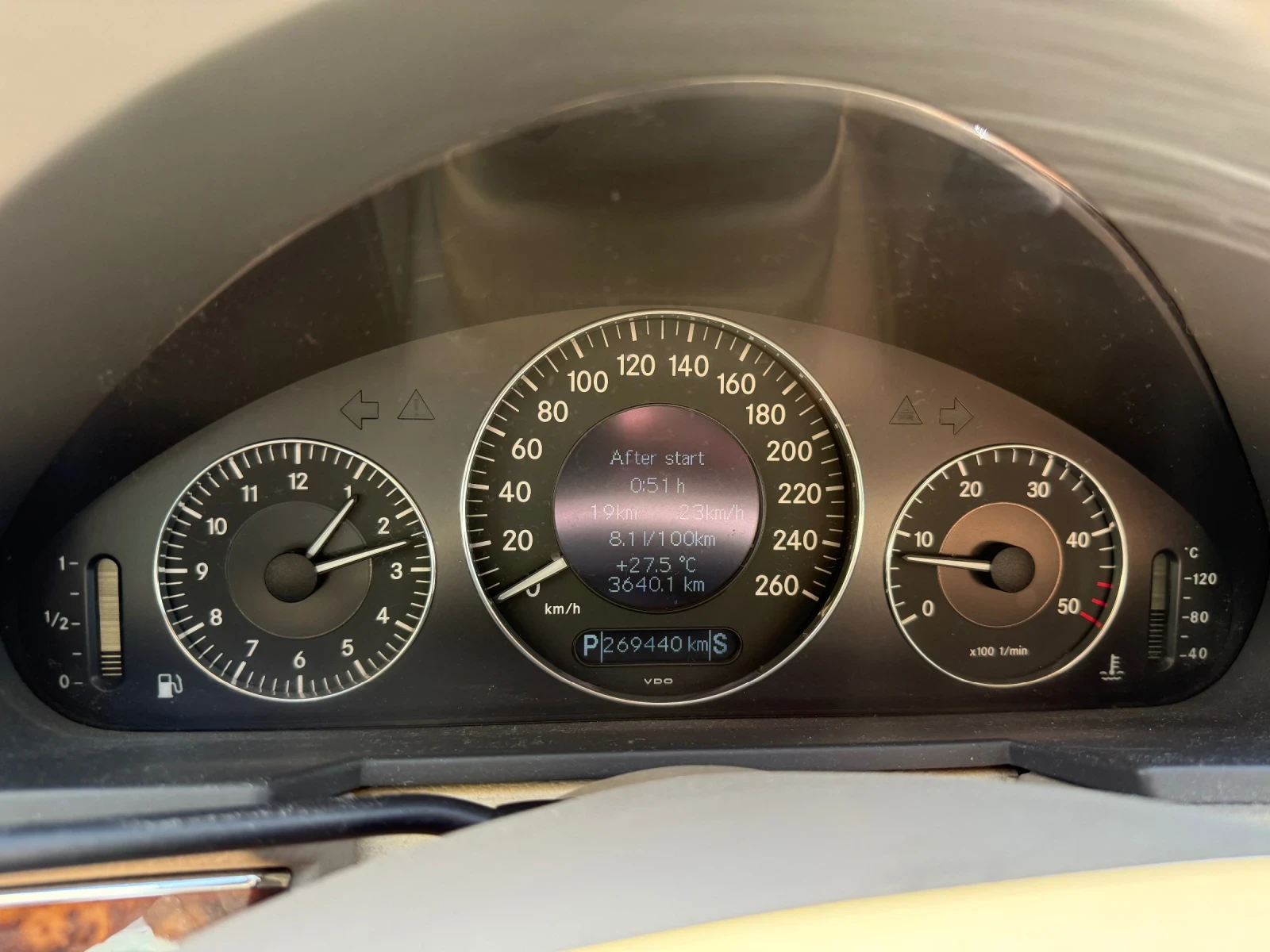 Mercedes-Benz E 220, снимка 17 - Автомобили и джипове - 54901071