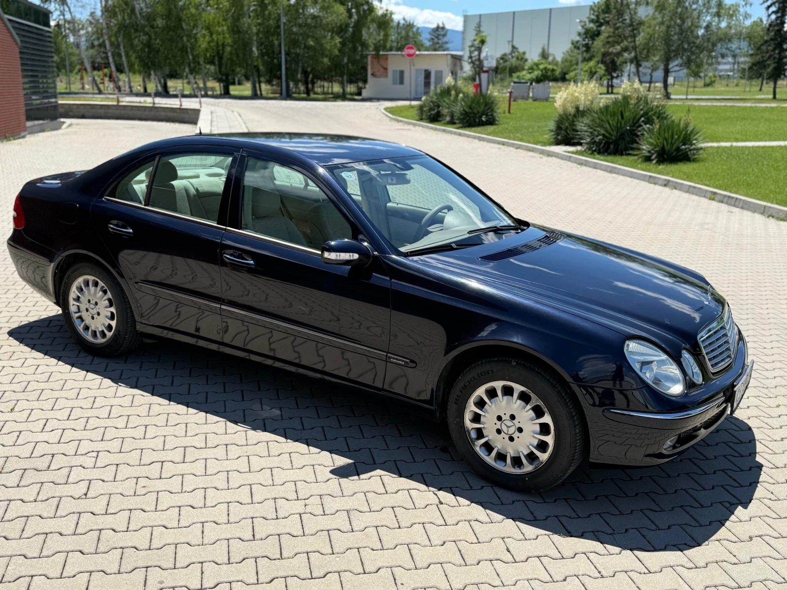 Mercedes-Benz E 220, снимка 15 - Автомобили и джипове - 54901071