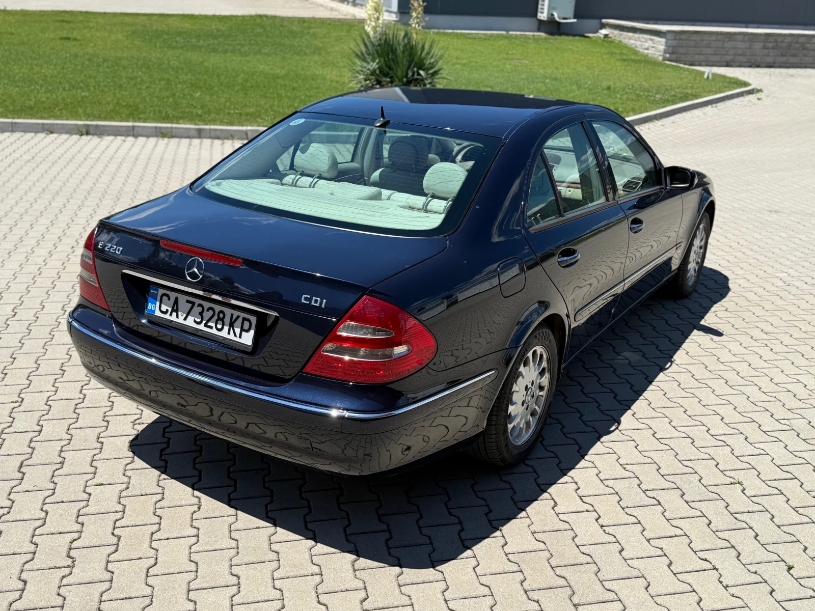 Mercedes-Benz E 220, снимка 14 - Автомобили и джипове - 54901071