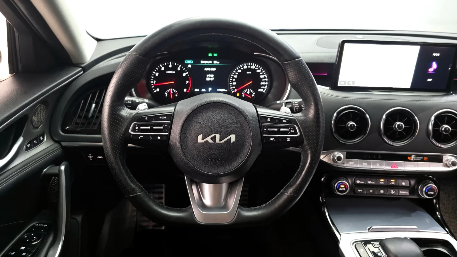 Kia Stinger 2.5 MEISTER/360-CAM/HEAD-UP/PREMIUM LUXURY/, снимка 13 - Автомобили и джипове - 54965415