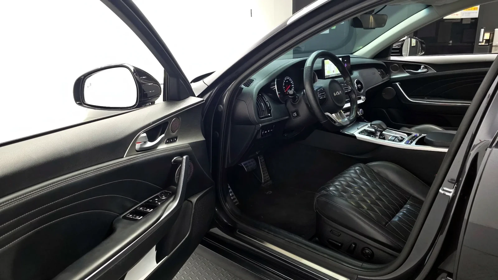 Kia Stinger 2.5 MEISTER/360-CAM/HEAD-UP/PREMIUM LUXURY/, снимка 10 - Автомобили и джипове - 54965415