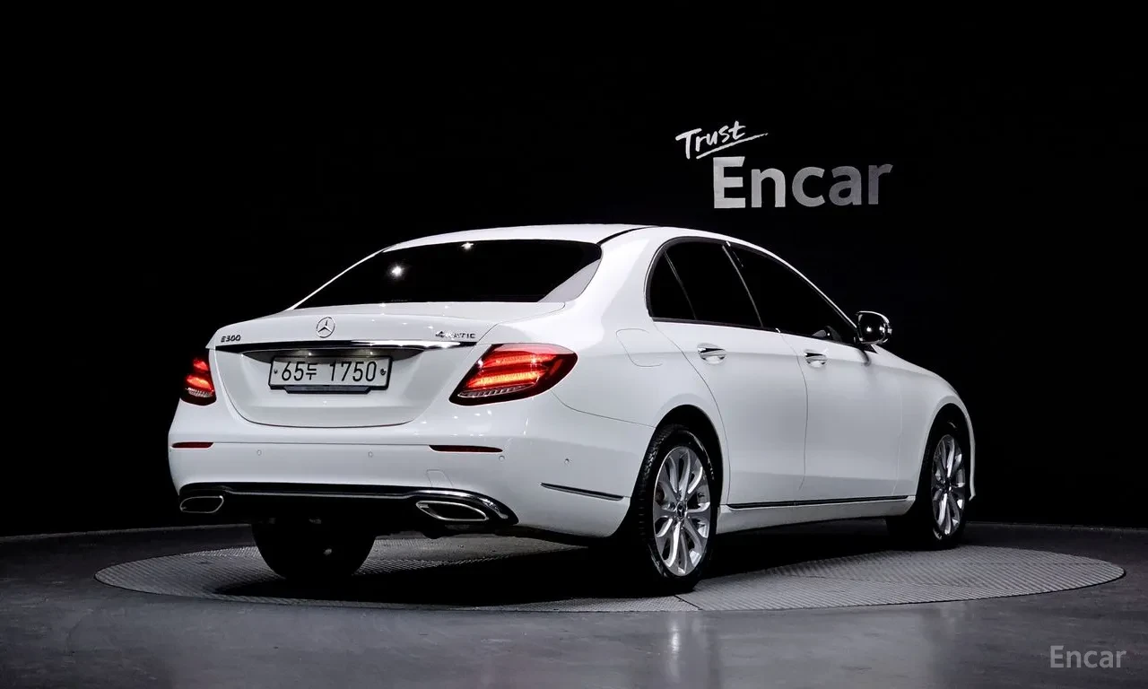 Mercedes-Benz E 300 4 MATIC /BURMESTER /360 КАМЕРИ /ОБДУХВАНЕ /HEAD UP, снимка 2 - Автомобили и джипове - 55492972