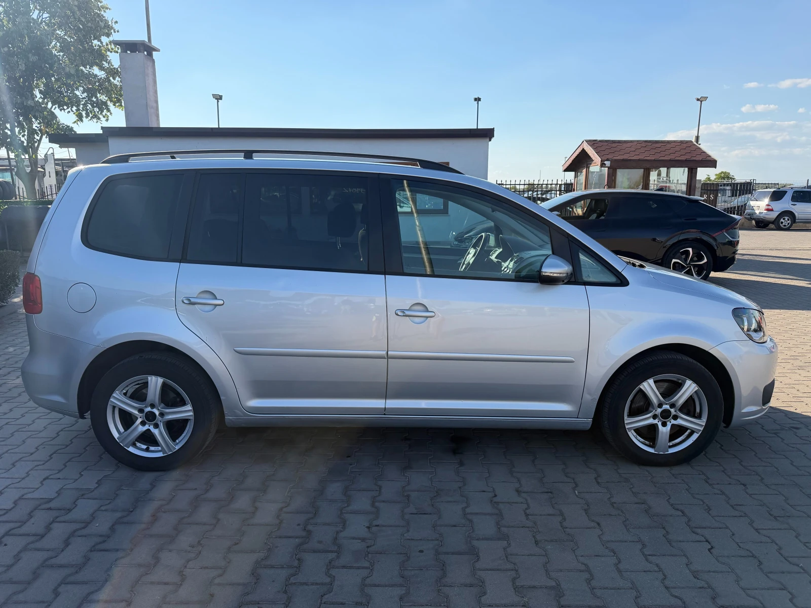 VW Touran 2.0TDI EURO 5, снимка 5 - Автомобили и джипове - 56119673
