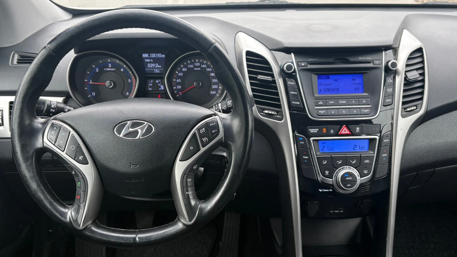 Hyundai I30 1.6  CRDI , снимка 6 - Автомобили и джипове - 56729206