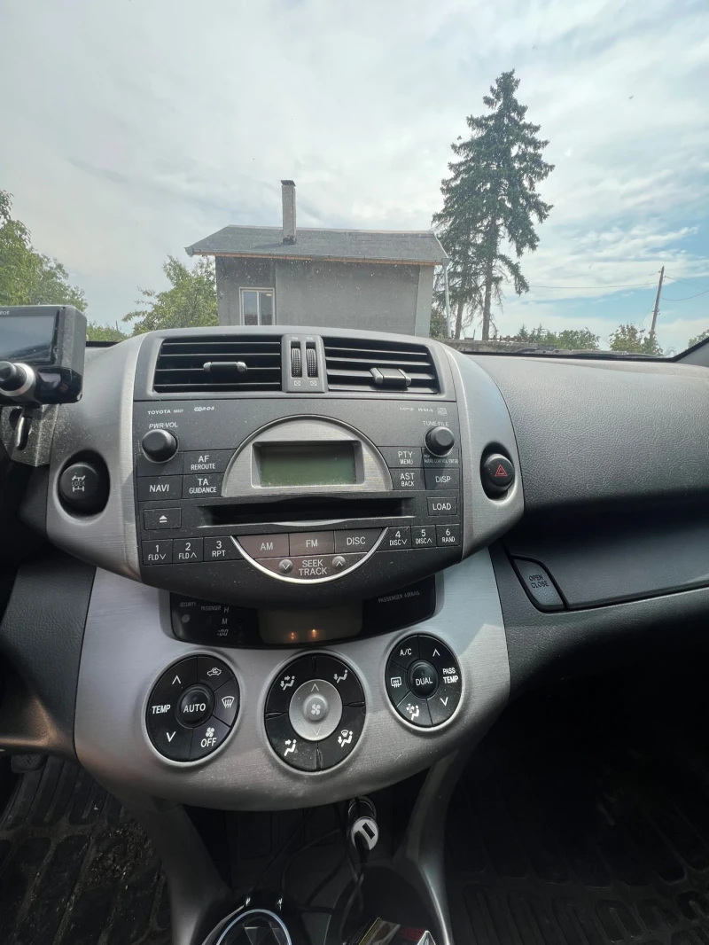 Toyota Rav4 2.2 D-4D, снимка 8 - Автомобили и джипове - 52446359