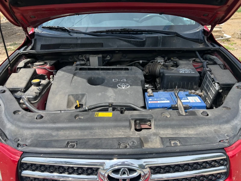 Toyota Rav4 2.2 D-4D, снимка 10 - Автомобили и джипове - 52446359
