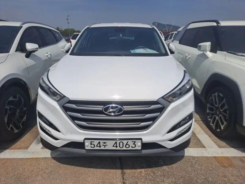Hyundai Tucson 2.0 CRDi, снимка 2 - Автомобили и джипове - 54258398