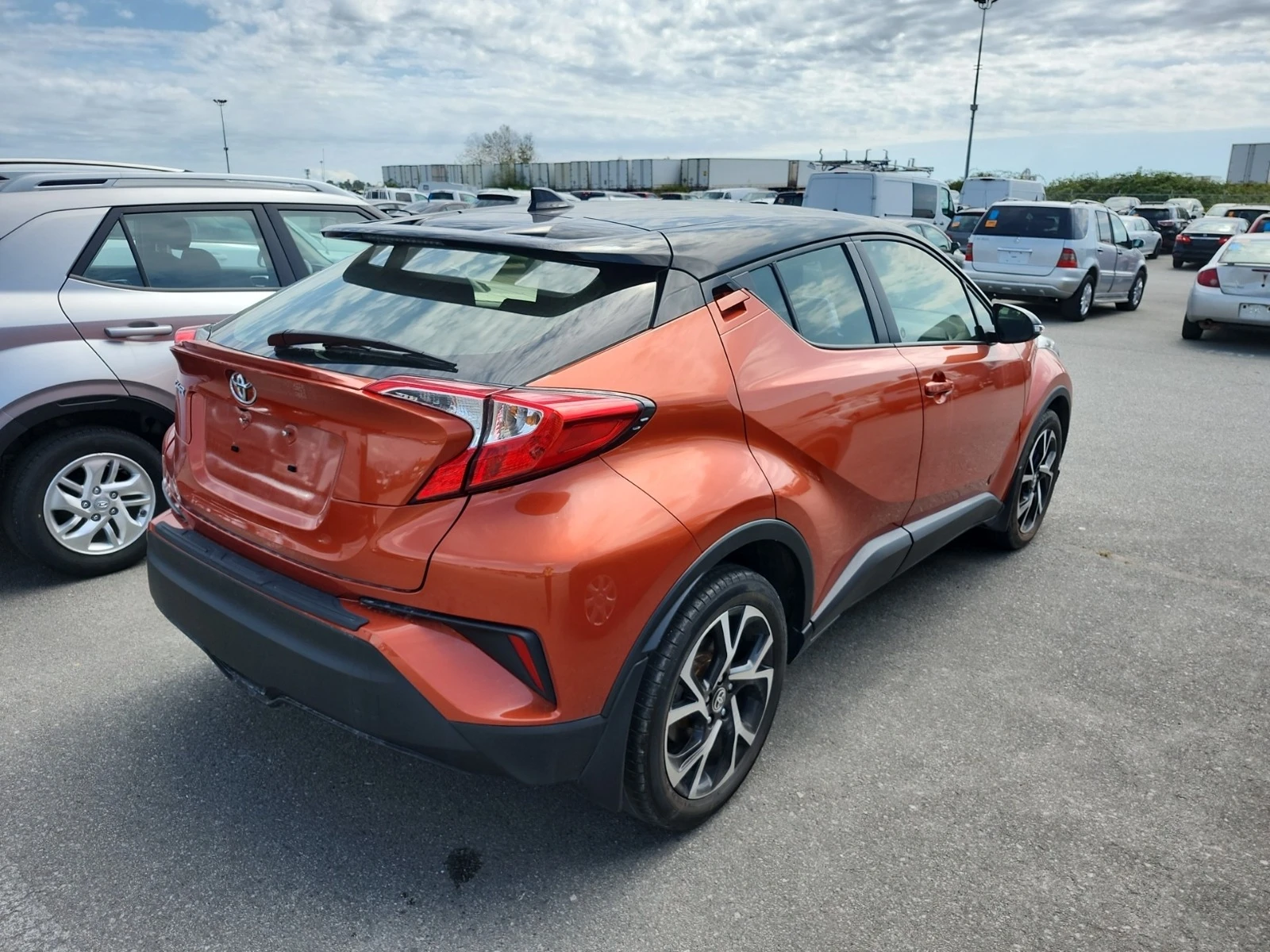 Toyota C-HR * * 42K KM * * CARFAX * * АВТО КРЕДИТ * *  - изображение 2