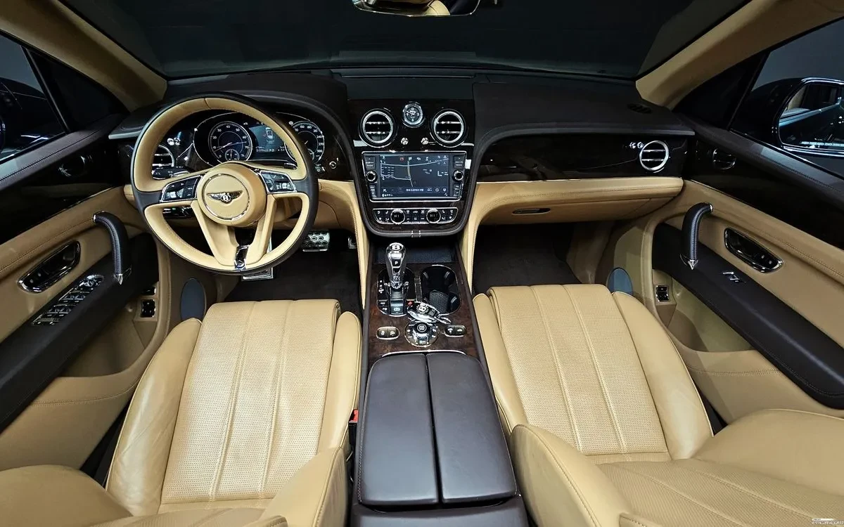 Bentley Bentayga Dynamic Ride* Driving Specification* Matrix LED, снимка 6 - Автомобили и джипове - 54655890