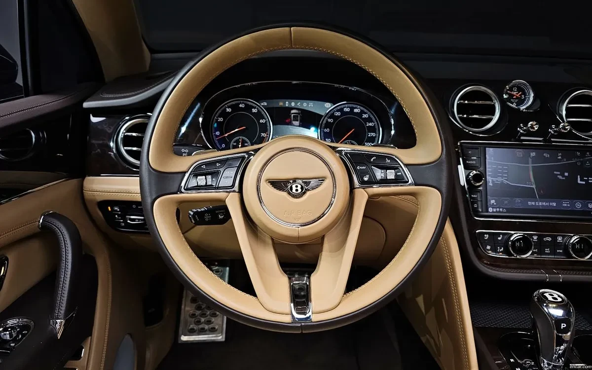 Bentley Bentayga Dynamic Ride* Driving Specification* Matrix LED, снимка 9 - Автомобили и джипове - 54655890