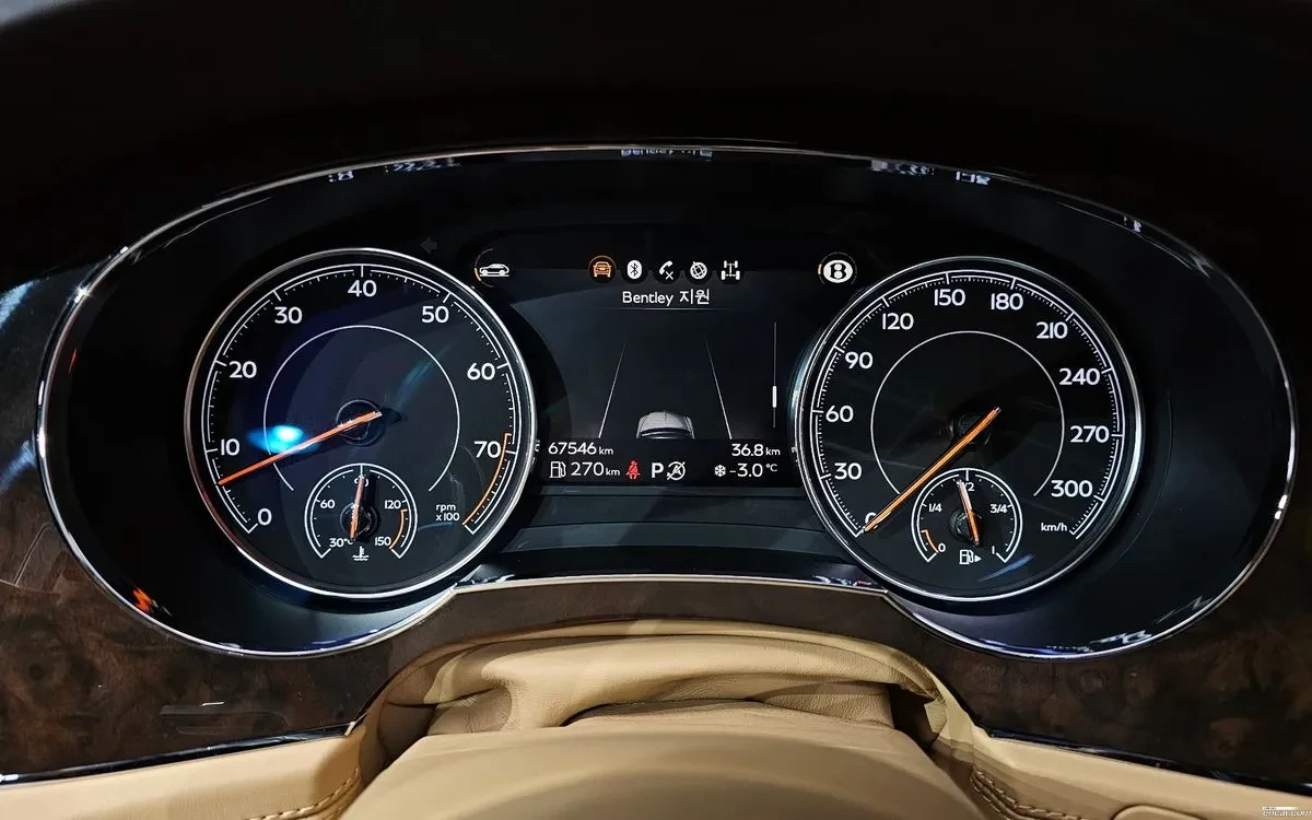 Bentley Bentayga Dynamic Ride* Driving Specification* Matrix LED, снимка 11 - Автомобили и джипове - 54655890