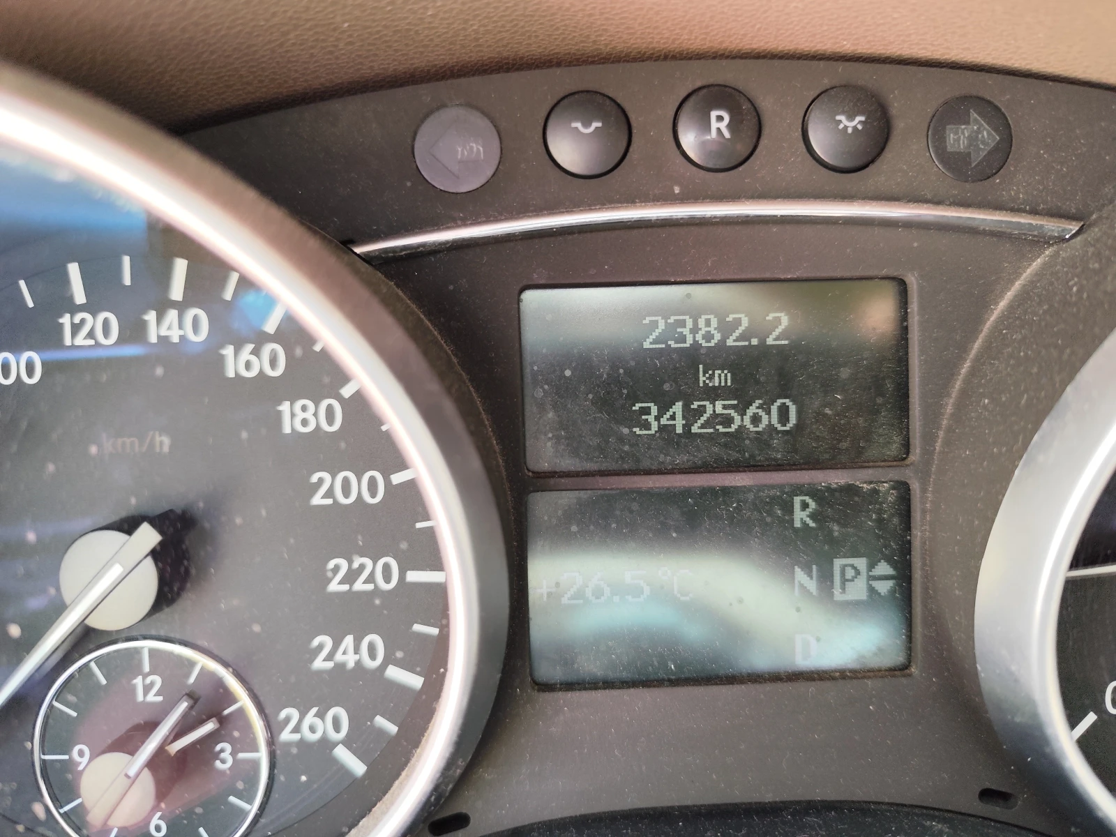 Mercedes-Benz ML 320 4MATIC, снимка 10 - Автомобили и джипове - 54809375