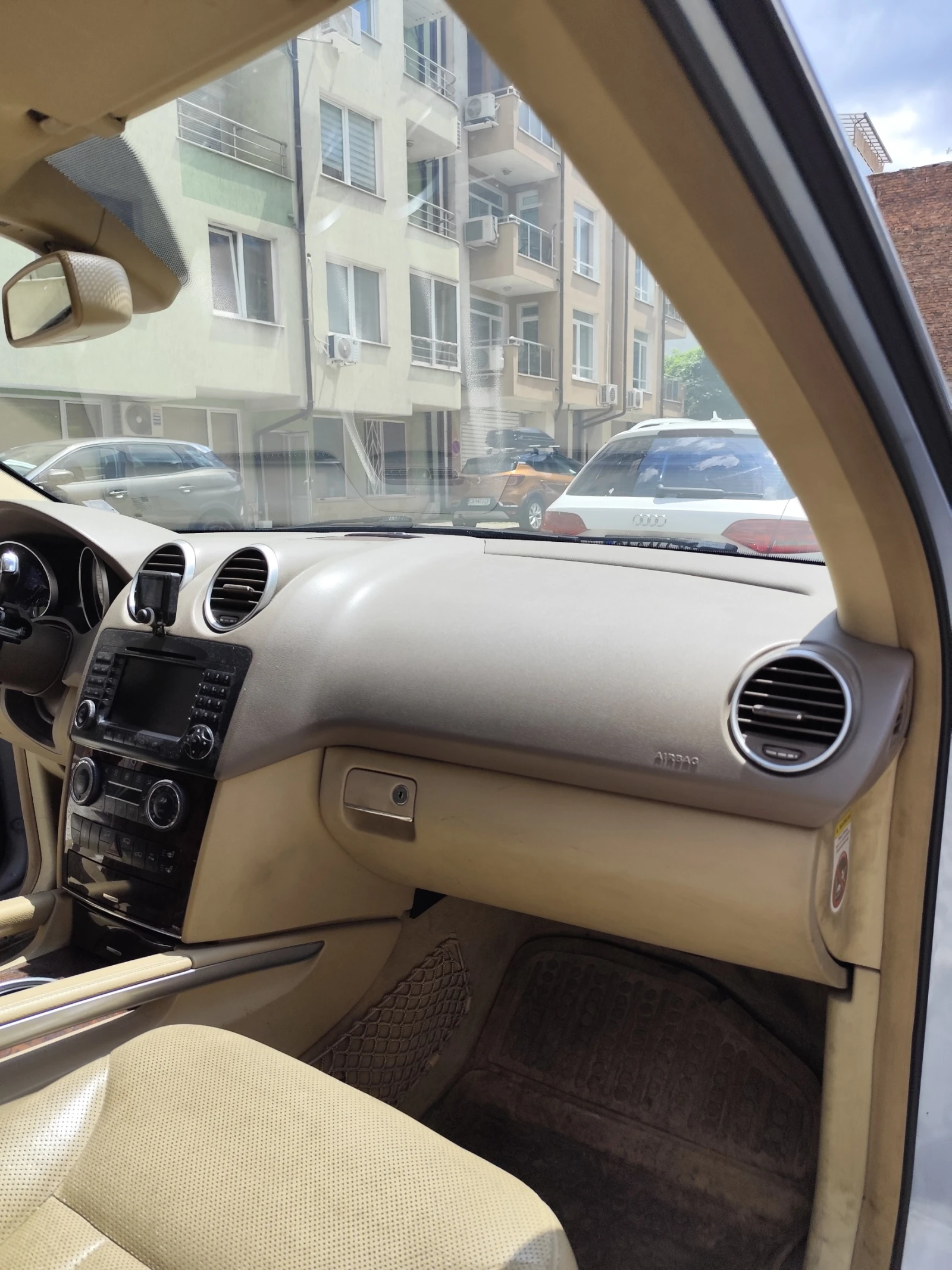 Mercedes-Benz ML 320 4MATIC, снимка 14 - Автомобили и джипове - 54809375