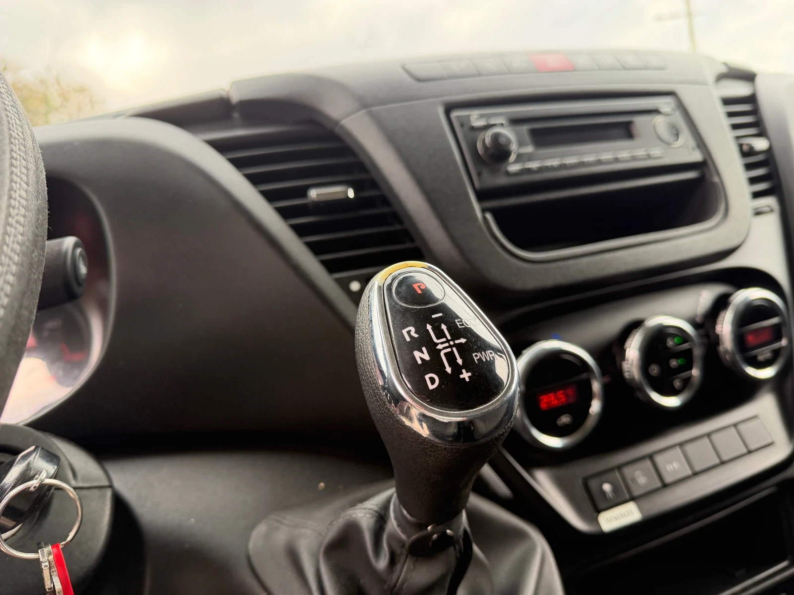 Iveco Daily 3.0HPI* 35C17* Климатик* 3.70 метра + стр. врата, снимка 5 - Бусове и автобуси - 53874318