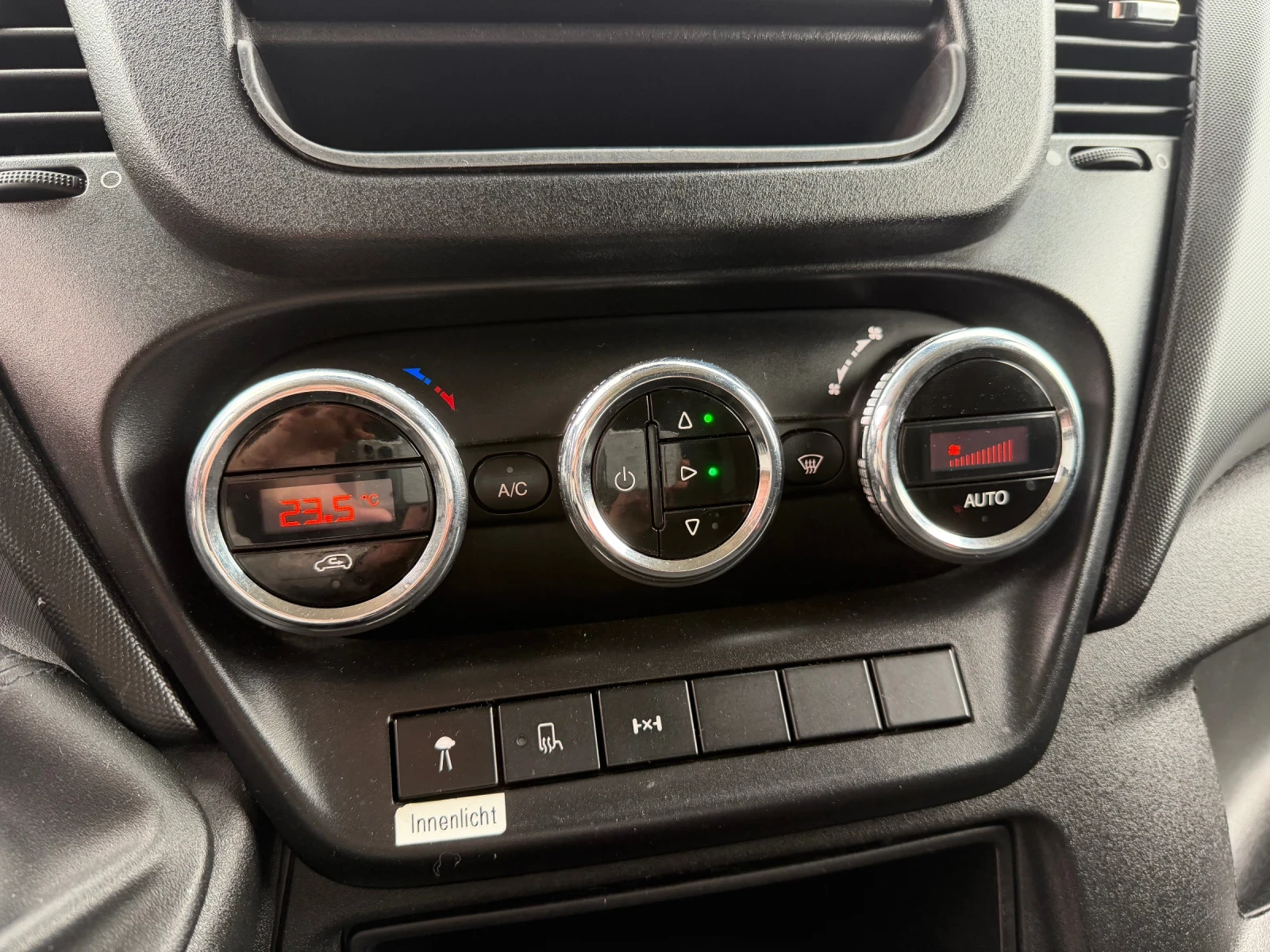 Iveco Daily 3.0HPI* 35C17* Климатик* 3.70 метра + стр. врата, снимка 6 - Бусове и автобуси - 53874318