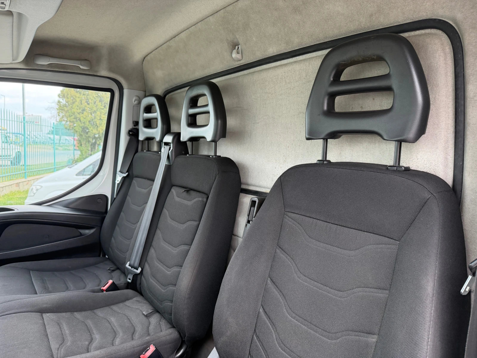 Iveco Daily 3.0HPI* 35C17* Климатик* 3.70 метра + стр. врата, снимка 7 - Бусове и автобуси - 53874318
