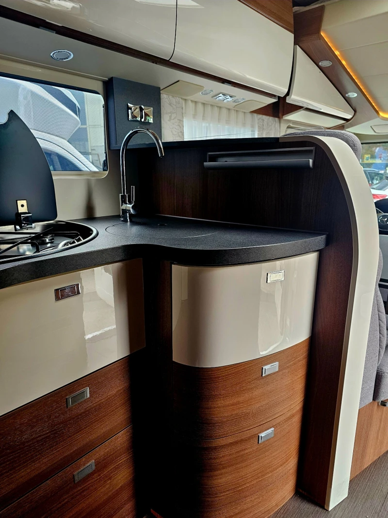 Кемпер Carthago  евро C-tourer 145 RB- LE  Mercedes, снимка 3 - Каравани и кемпери - 52007641