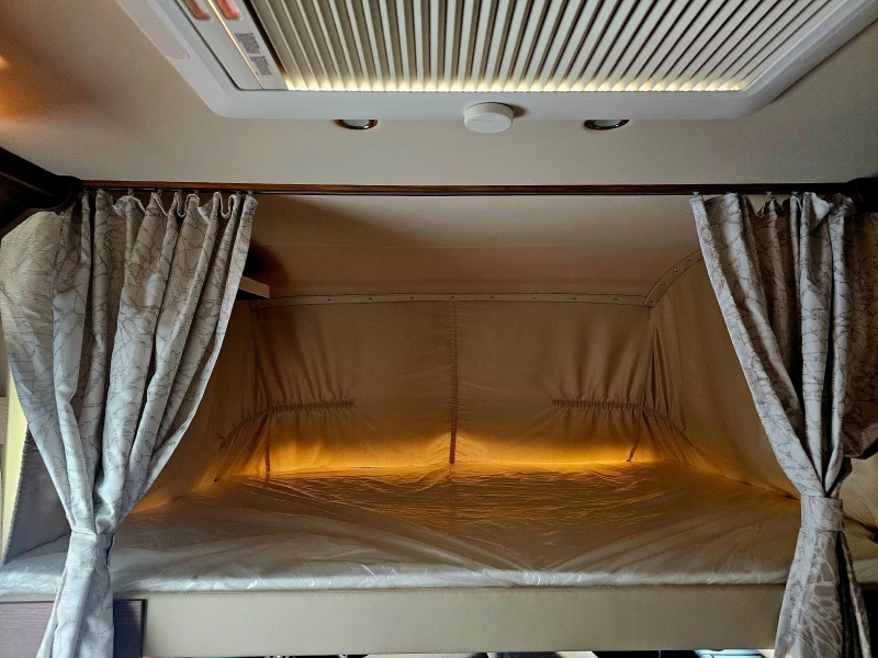 Кемпер Carthago  евро C-tourer 145 RB- LE  Mercedes, снимка 6 - Каравани и кемпери - 52007641