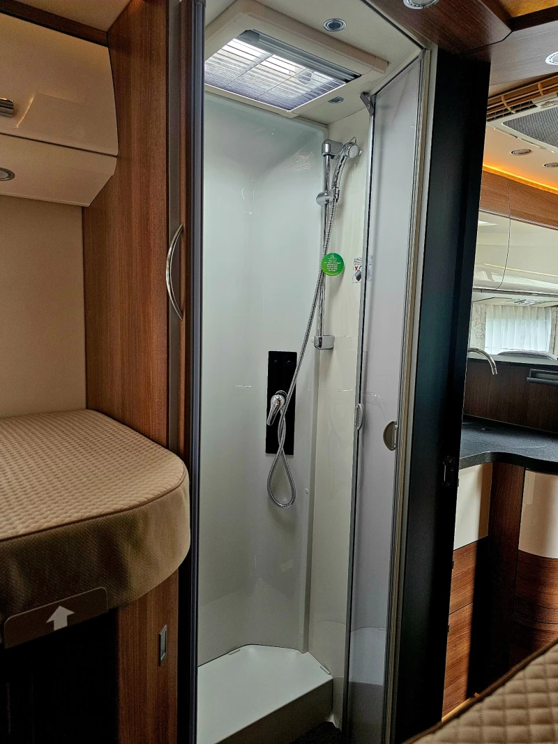 Кемпер Carthago  евро C-tourer 145 RB- LE  Mercedes, снимка 5 - Каравани и кемпери - 52007641