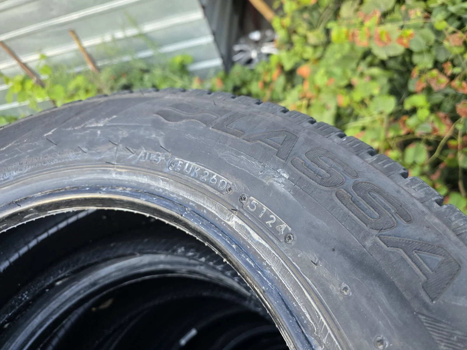 Гуми Зимни 195/65R16, снимка 6 - Гуми и джанти - 56664378