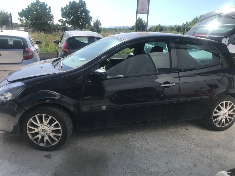 Renault Clio 1.5 на части, снимка 2 - Автомобили и джипове - 37422271