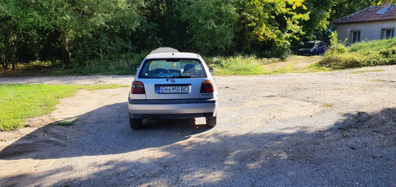 VW Golf 1.6, снимка 2 - Автомобили и джипове - 47500609