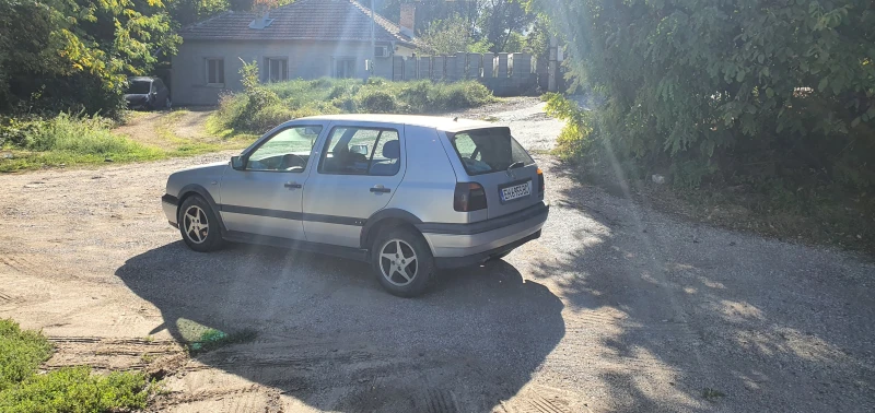 VW Golf 1.6, снимка 8 - Автомобили и джипове - 47500609