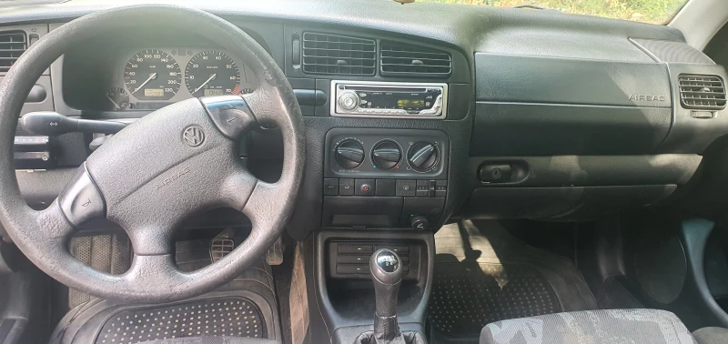 VW Golf 1.6, снимка 10 - Автомобили и джипове - 47500609