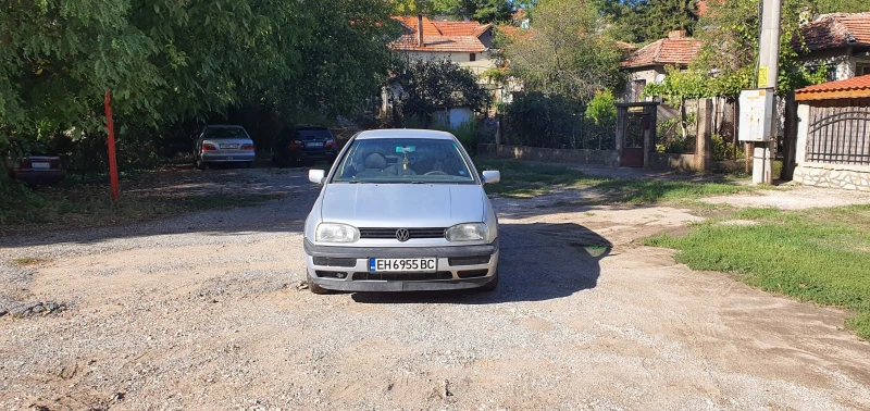 VW Golf 1.6, снимка 5 - Автомобили и джипове - 47500609