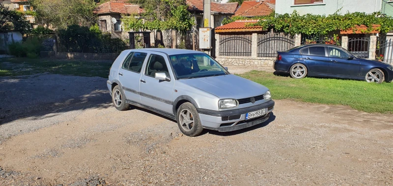 VW Golf 1.6, снимка 6 - Автомобили и джипове - 47500609