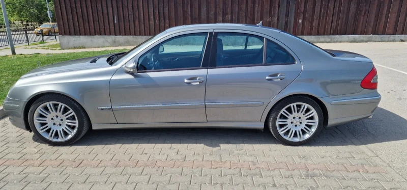 Mercedes-Benz E 350 3.5 CGI Avangard, снимка 4 - Автомобили и джипове - 48927542